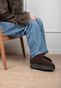 ELIZA donkerbruine warm gevoerde dames boots – gedragen zijaanzicht