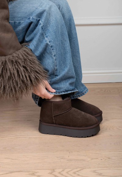 ELIZA dark brown warm-lined women’s boots – worn side view