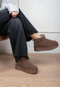 Poelman ELIZA brown boots with warm lining – styled look