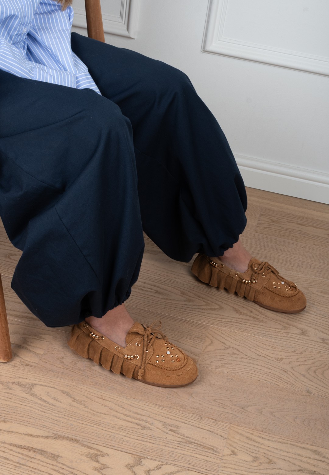 ORELIA bruine loafers van Poelman – gedragen look
