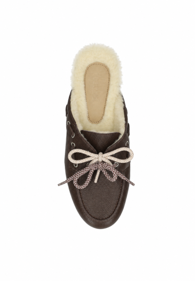 Short light beige 53 cm laces styled in brown Poelman loafer