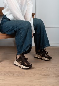 POSH by Poelman GIGI trendige Sneaker – Lifestyle-Aufnahme am Fuß