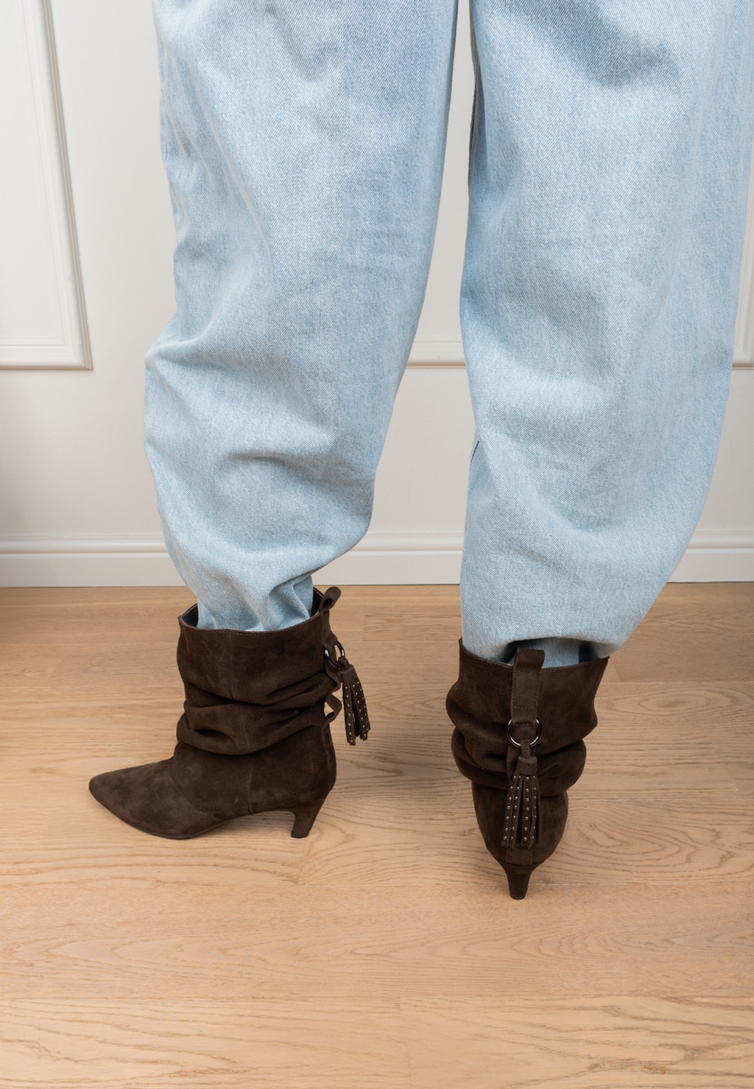 Poelman PRUE dark brown suede boots styled with light blue jeans