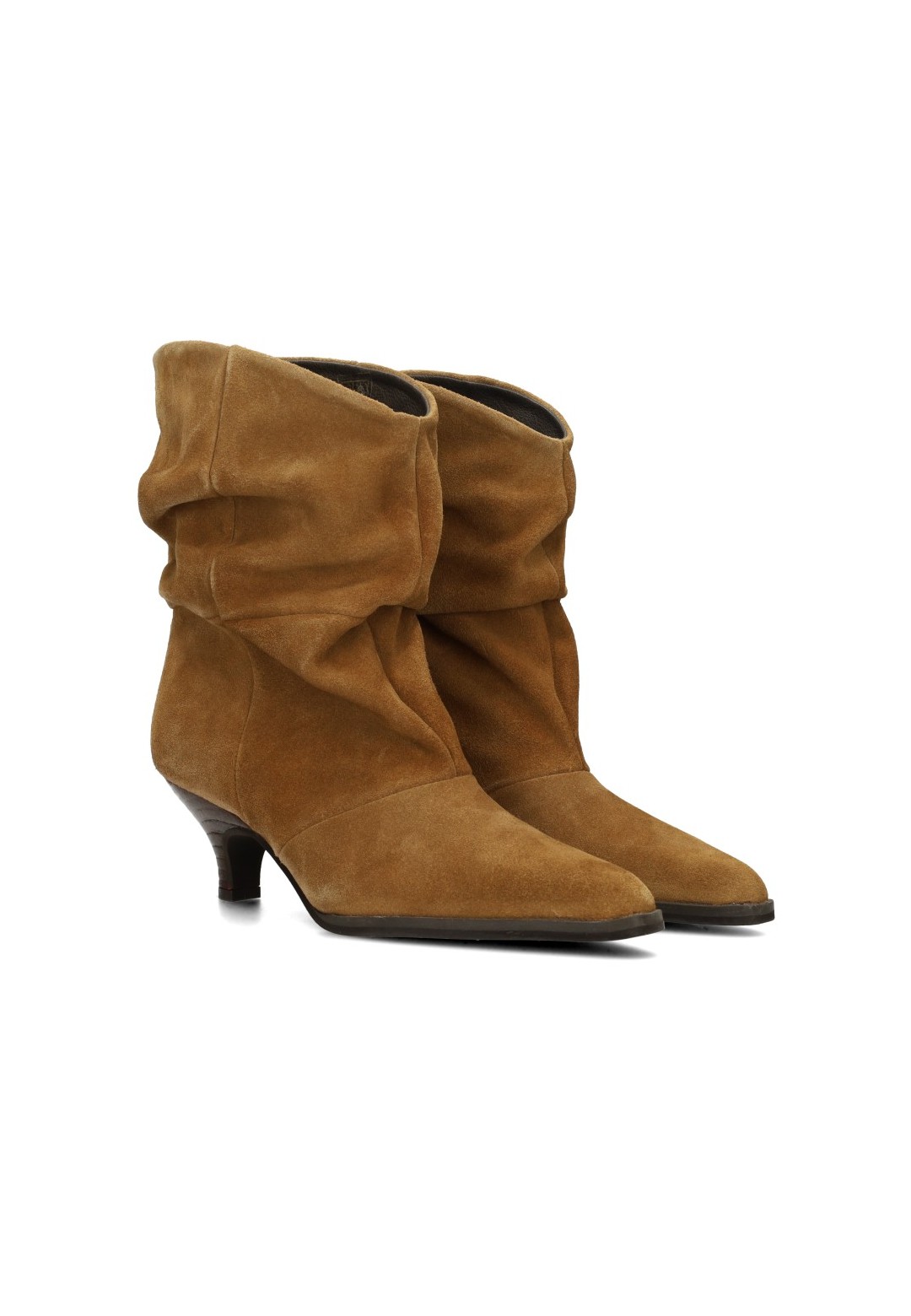 HABOOB JUNA cognacfarbene Damenstiefel mit gerafftem Schaft, spitzer Schuhspitze und schmalem Absatz, Seitenansicht.